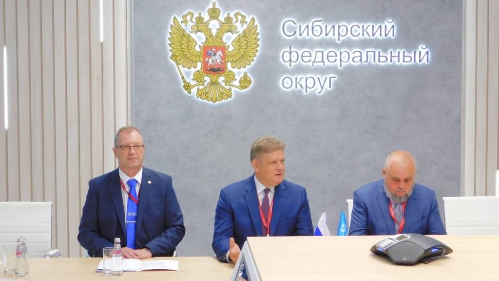 Делегация Алтайского края приняла участие в открытии стенда «Большая Сибирь» на Петербургском международном экономическом форуме Фото №1