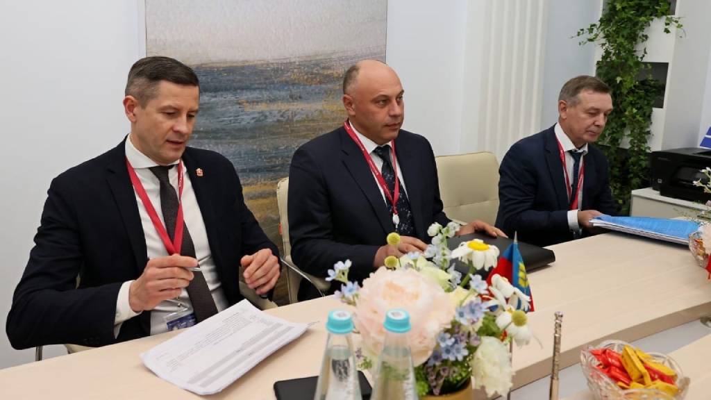 Алтайский край использует возможности Петербургского экономического форума для развития всесторонних связей с регионами России Фото №2