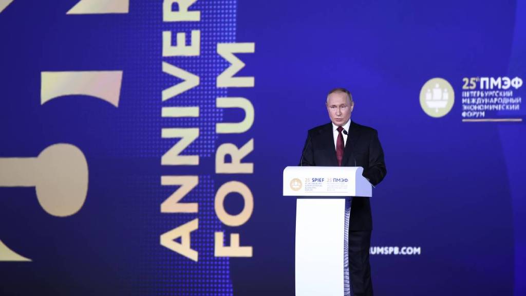 Владимир Путин предложил запустить промышленную ипотеку под 5% годовых Фото №1
