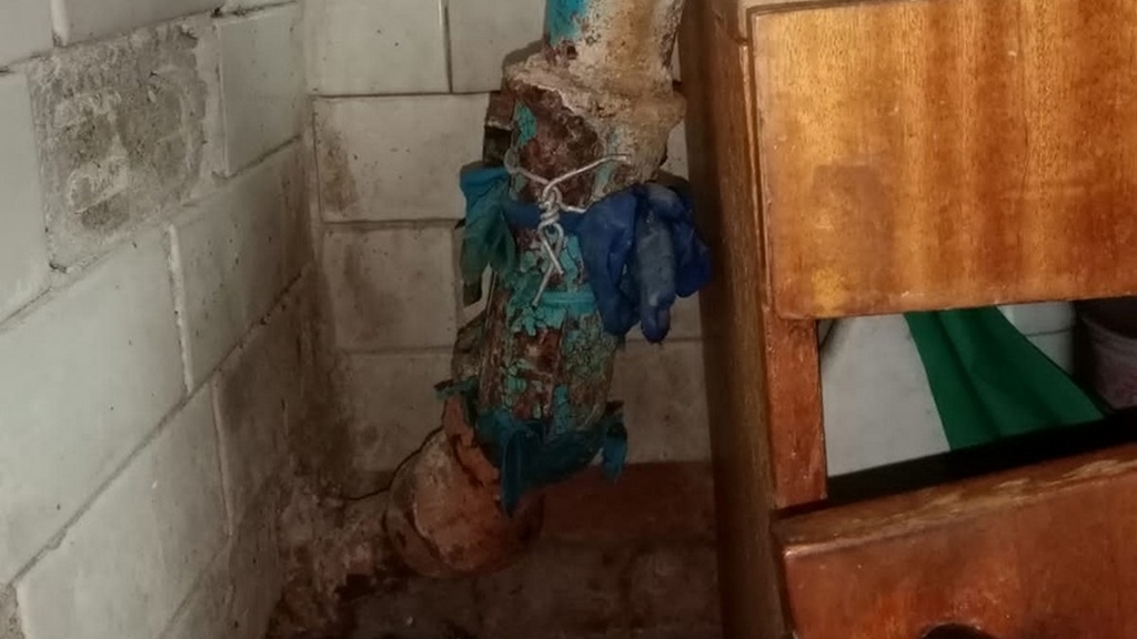 Жители Новоалтайска пожаловались на дом-развалюху, в котором давно не было ремонта Фото №6