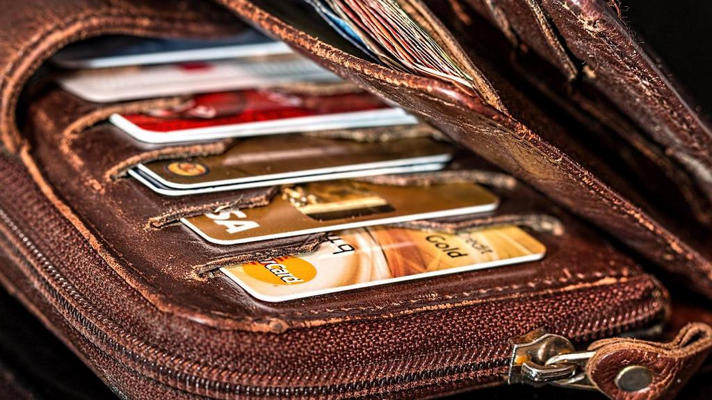 Судебные приставы получили право автоматически списывать долги Фото №1