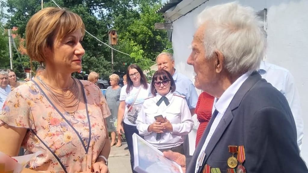 Татьяна Ильюченко поздравила с вековым юбилеем ветерана Великой Отечественной войны из Бийска Фото №2