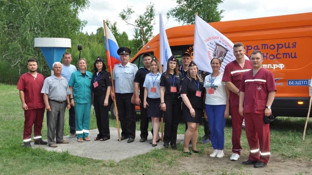 Общественники и сотрудники ГИБДД посетили профильную смену в лагере «Маяк» Фото №1