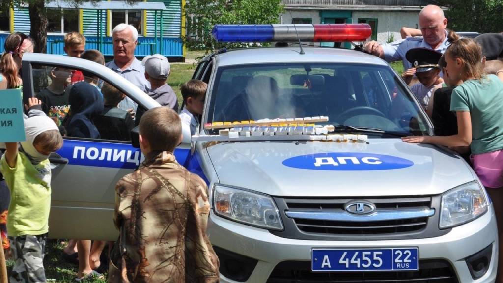 Общественники и сотрудники ГИБДД посетили профильную смену в лагере «Маяк» Фото №2
