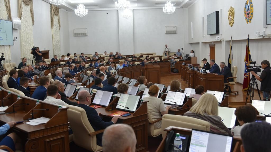 В Алтайском крае стартует молодежный конкурс «85 законотворческих инициатив» Фото №1