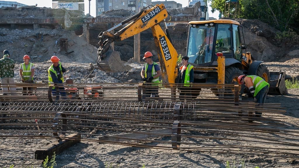 В Барнауле приступили к установке буронабивных свай в районе моста на Новом рынке Фото №5