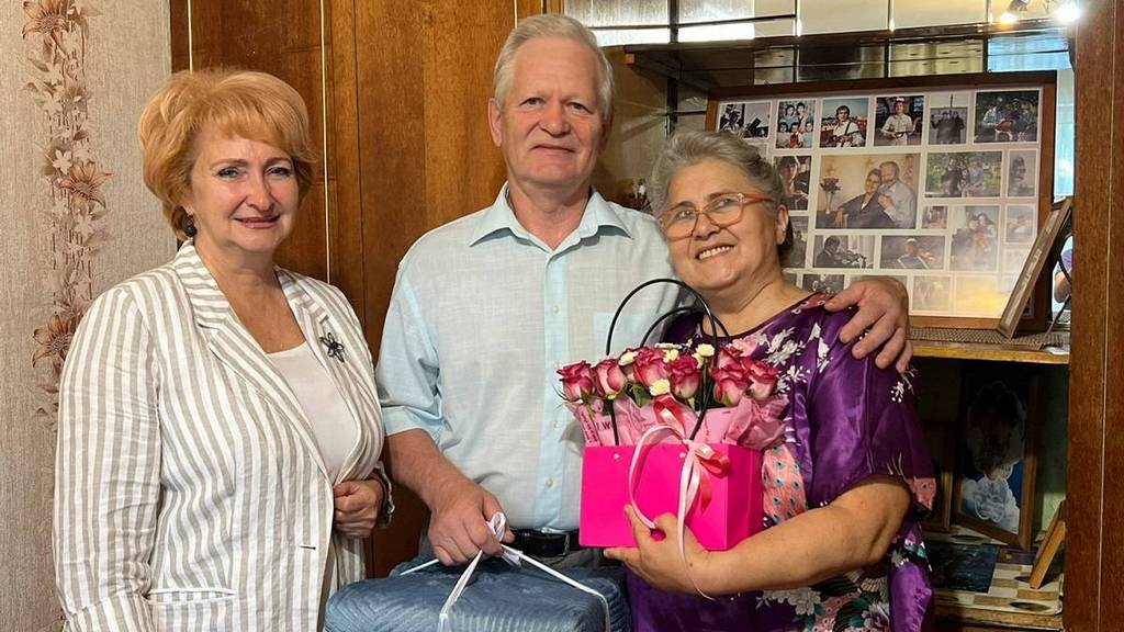 Ирина Солнцева поздравила с Днем семьи, любви и верности супругов Тарасенко Фото №1