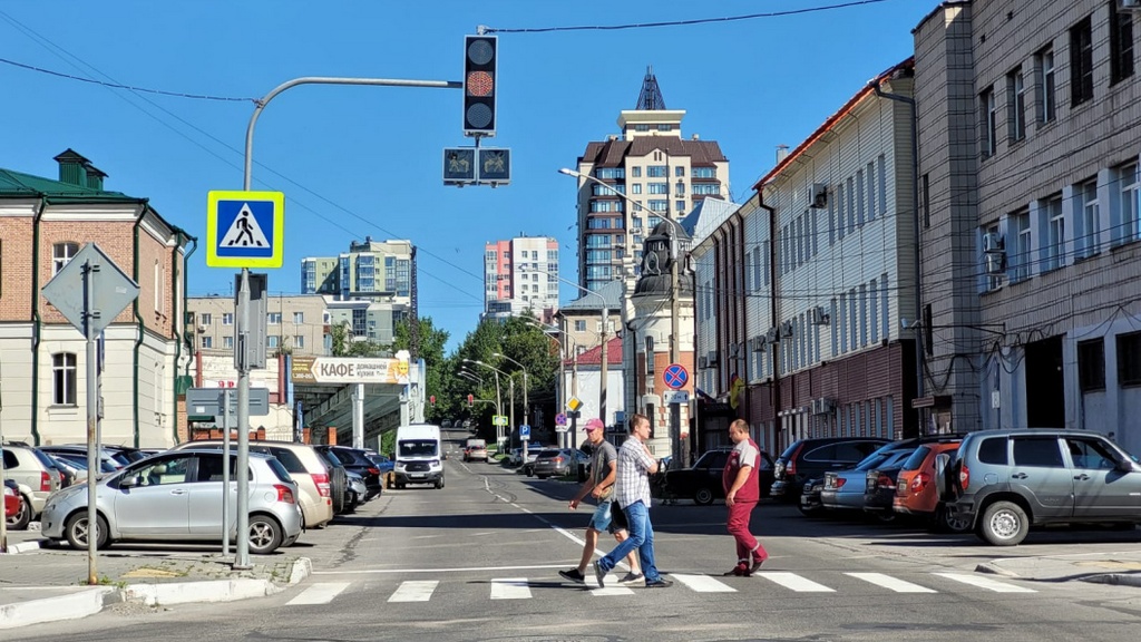 На аварийных участках в Барнауле установили три новых светофора Фото №3