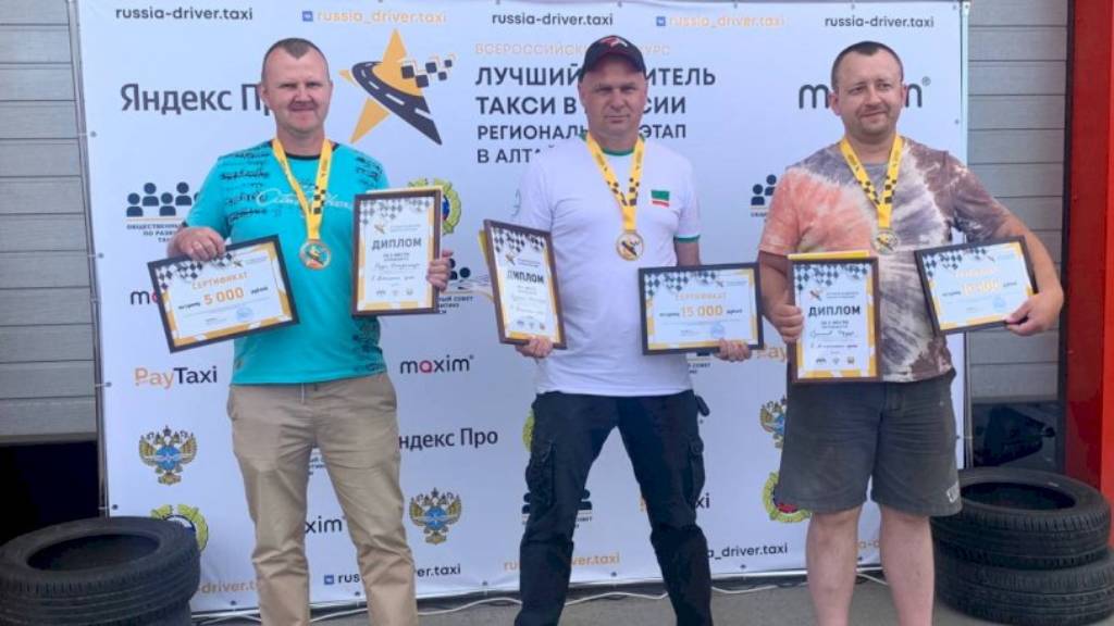 В Алтайском крае определили лучших водителей такси Фото №1