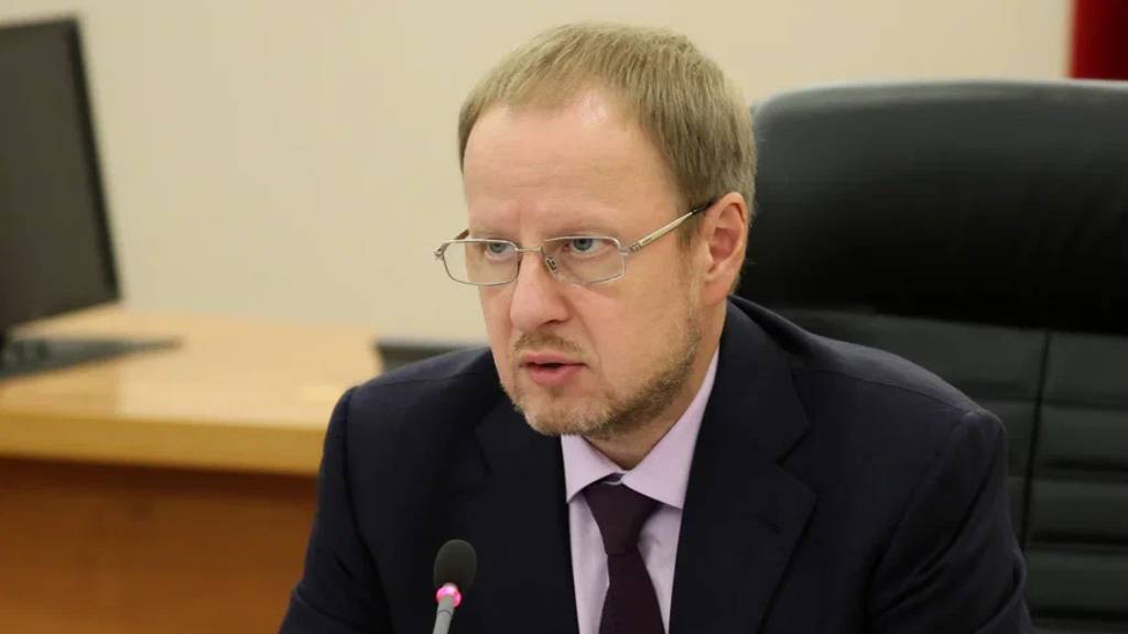 Губернатор Алтайского края Виктор Томенко провел заседание краевой комиссии по обеспечению безопасности дорожного движения Фото №2