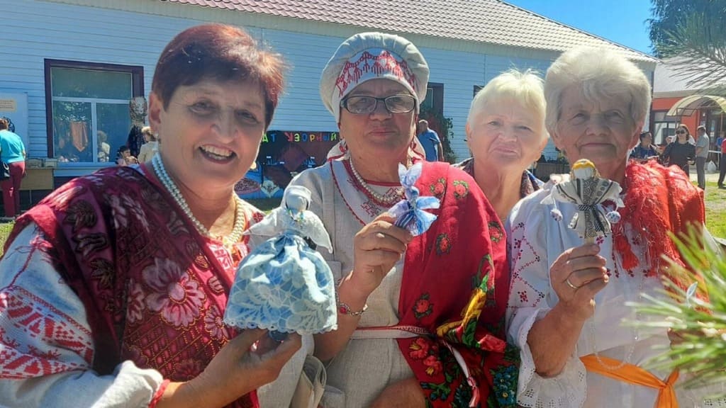 На празднике русского платка в Усть-Калманке приняло участие 200 человек Фото №4