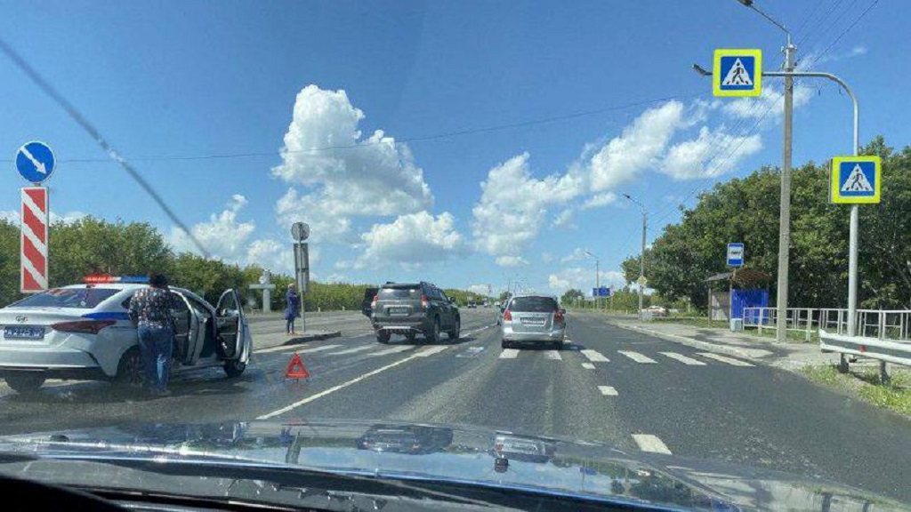 В Барнауле автомобиль сбил мужчину на пешеходном переходе Фото №1