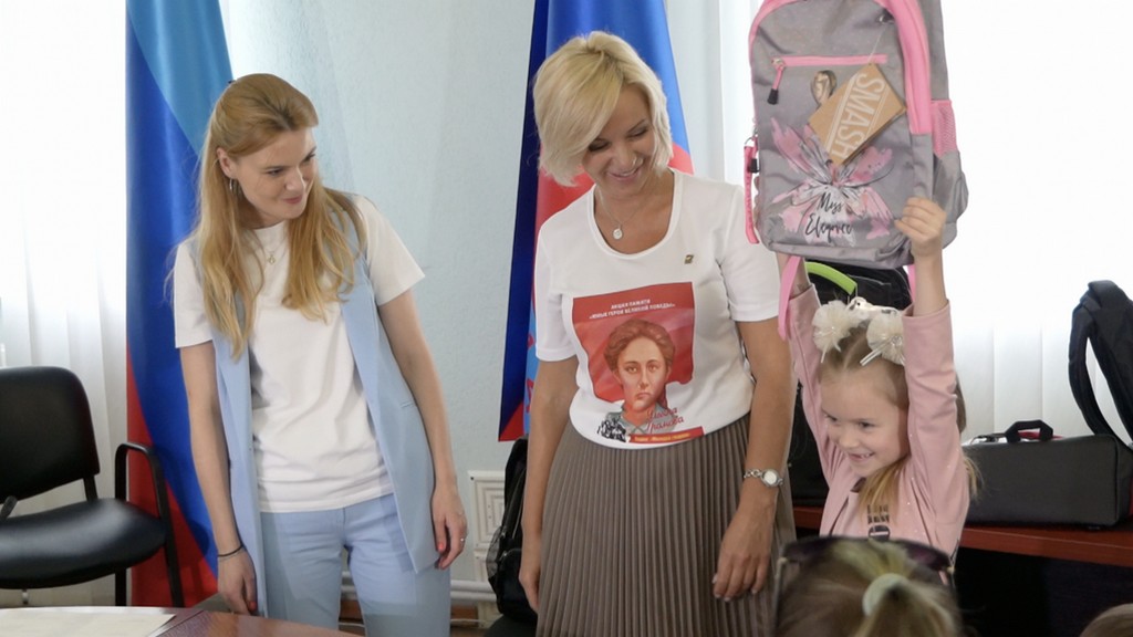 «Единая Россия» запустила акцию «Собери ребёнка в школу» в регионах России и на Донбассе Фото №1