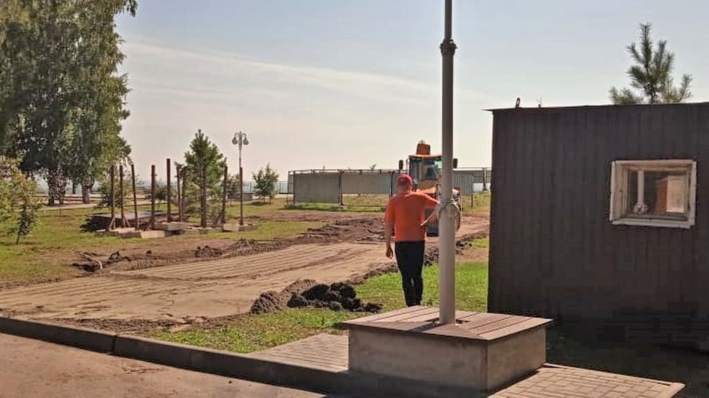 В Барнауле готовят площадку для установки стелы «Город трудовой доблести» Фото №1