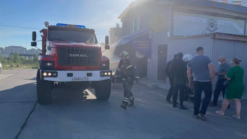В Барнауле пожарные ликвидировали возгорание из-за детского электромобиля Фото №1