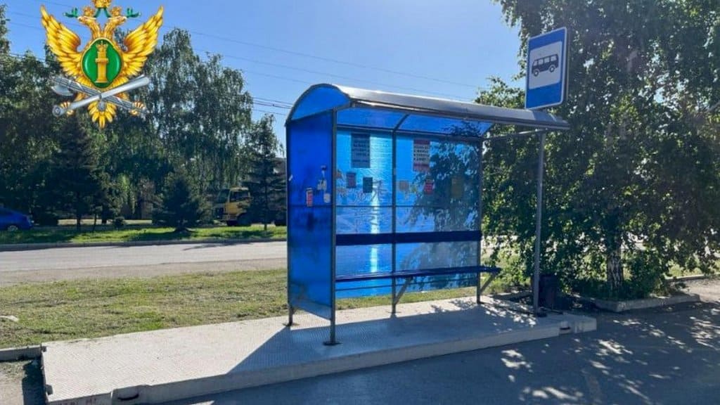 Судебные приставы принудили мэрию Бийска оборудовать остановки по ГОСТу Фото №1