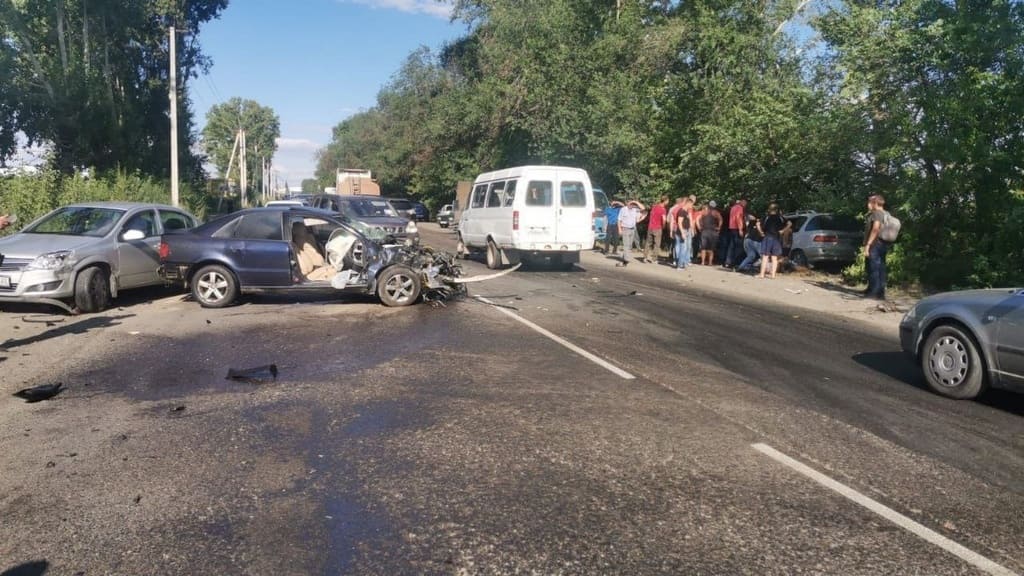 В Бийске в ДТП попали сразу пять автомобилей Фото №1
