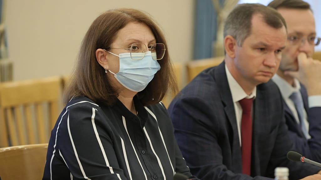 Минздрав Алтайского края предложил вернуть масочный режим для людей старше 65 лет Фото №1