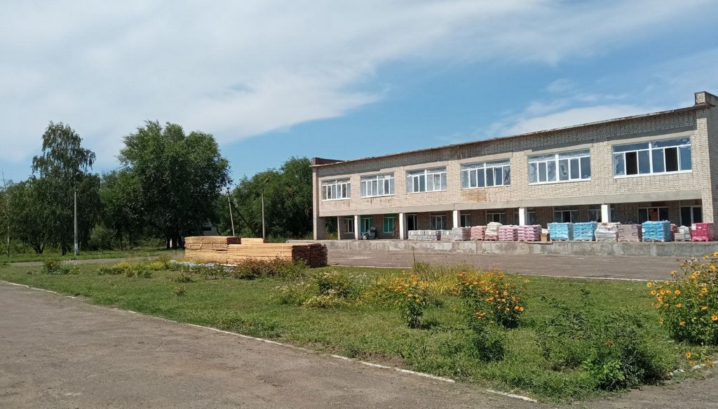 Алтайские строители приступили к восстановительным работам в подшефном Славяносербском районе ЛНР Фото №1
