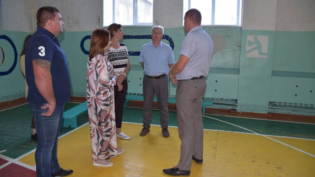 В Алтайском крае ремонтируют школьные спортзалы в рамках партпроекта «Детский спорт» Фото №1
