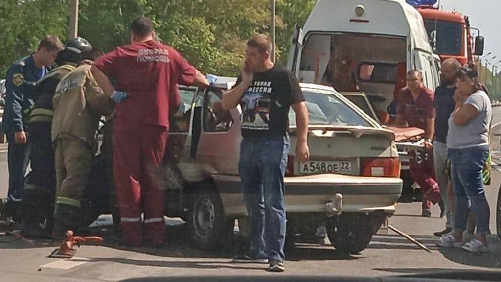 В Барнауле произошло ДТП на повороте рядом с аэропортом Фото №4