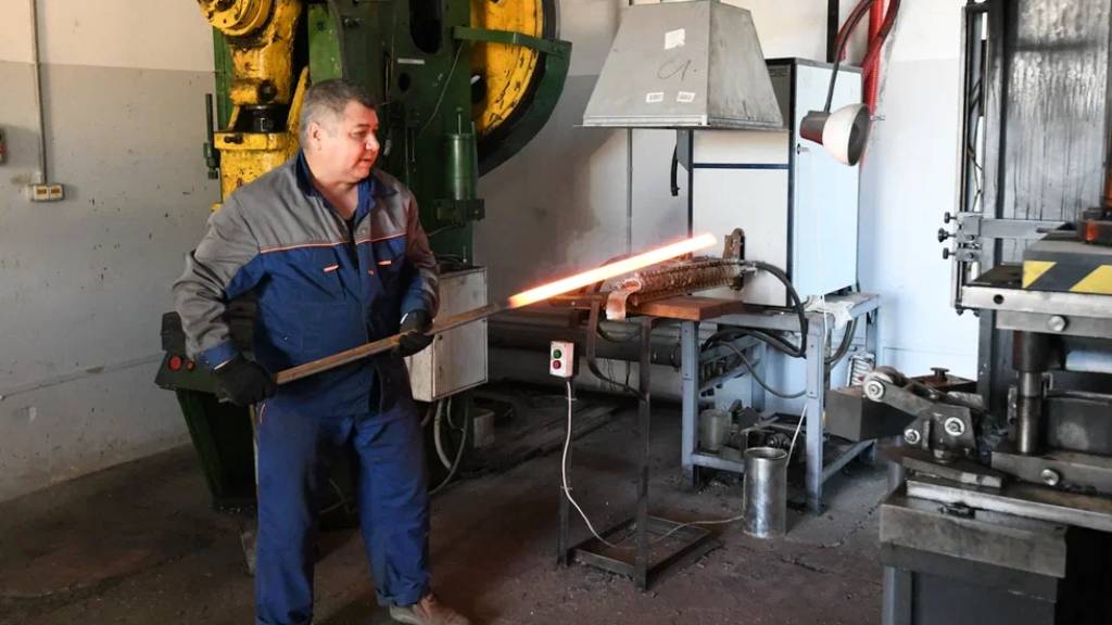 Алтайским журналистам показали работу промышленных предприятий региона по импортозамещению Фото №1
