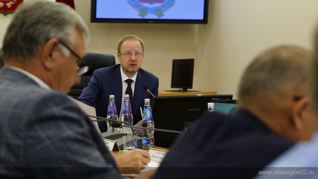 В правительстве Алтайского края рассмотрели законопроекты, которые внесены в августовскую сессию АКЗС Фото №1