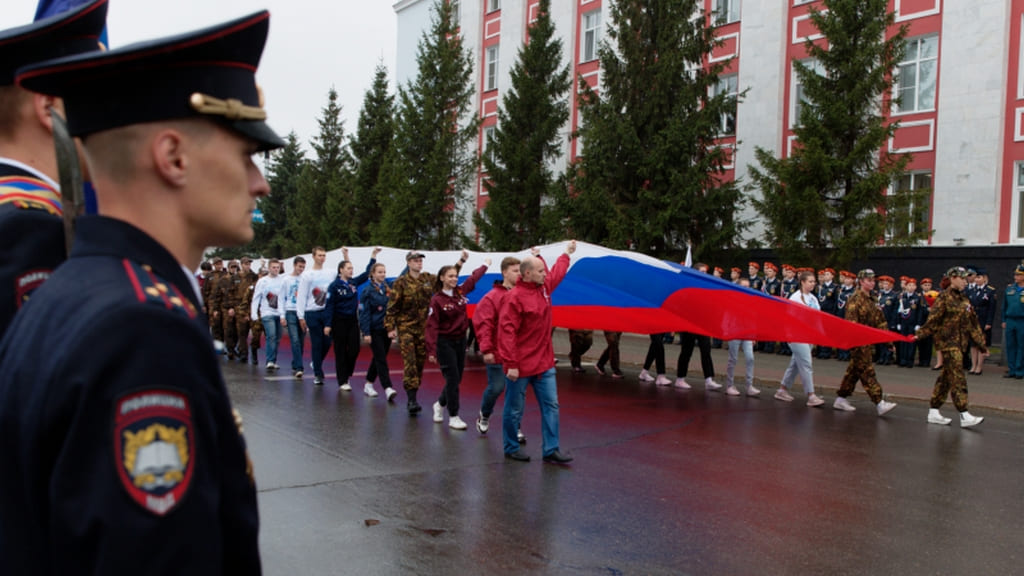 В Алтайском крае стартовали торжественные мероприятия, посвященные Дню Государственного флага Фото №3