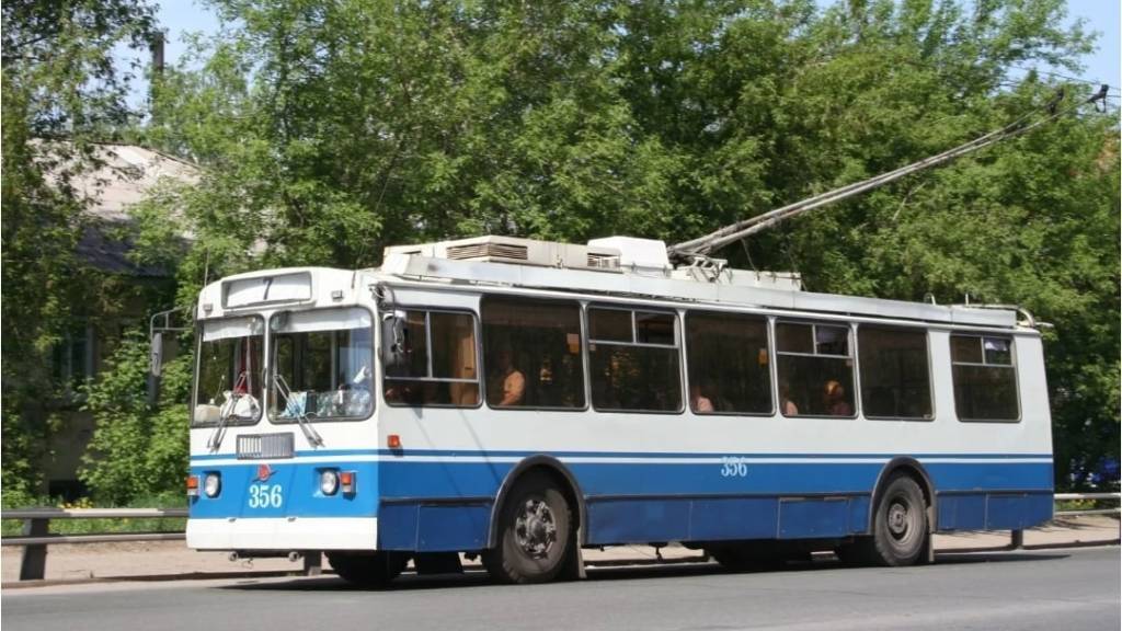 Барнаульцы жалуются на работу троллейбуса №1 Фото №1