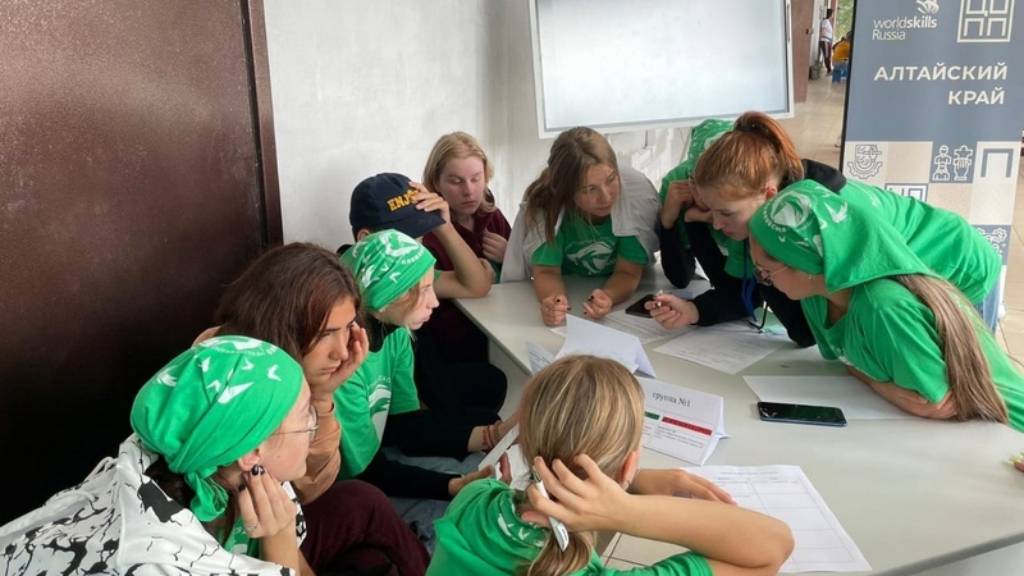 Алтайские школьники познакомились с проектом «Билет в будущее» Фото №1