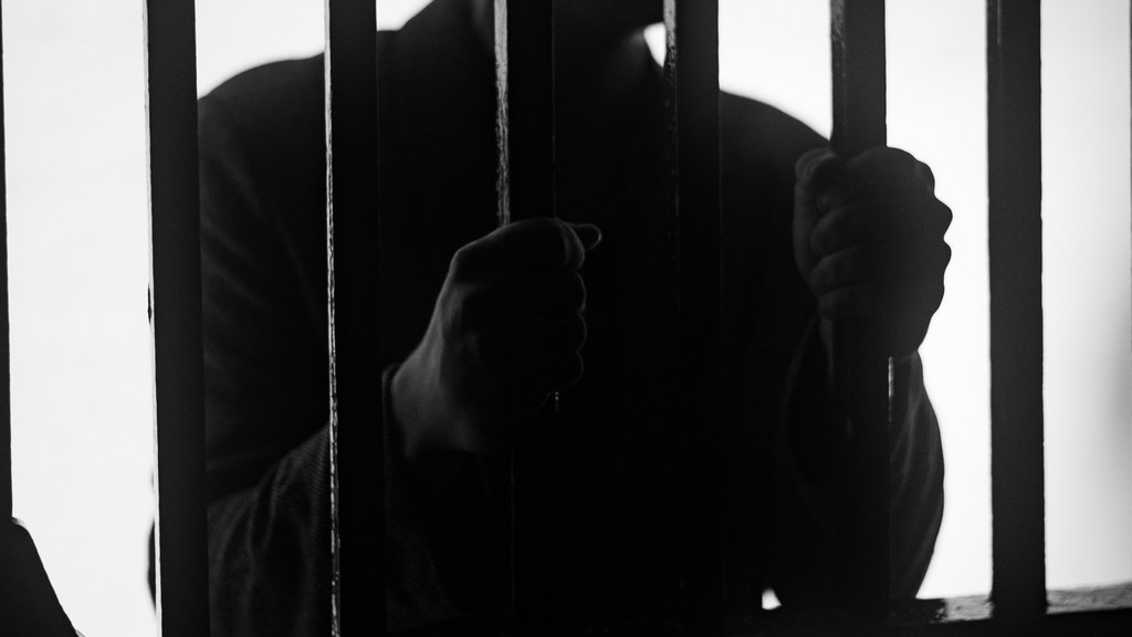 Подросток из Камня-на-Оби обвиняется в изнасиловании и грабеже местной жительницы Фото №1