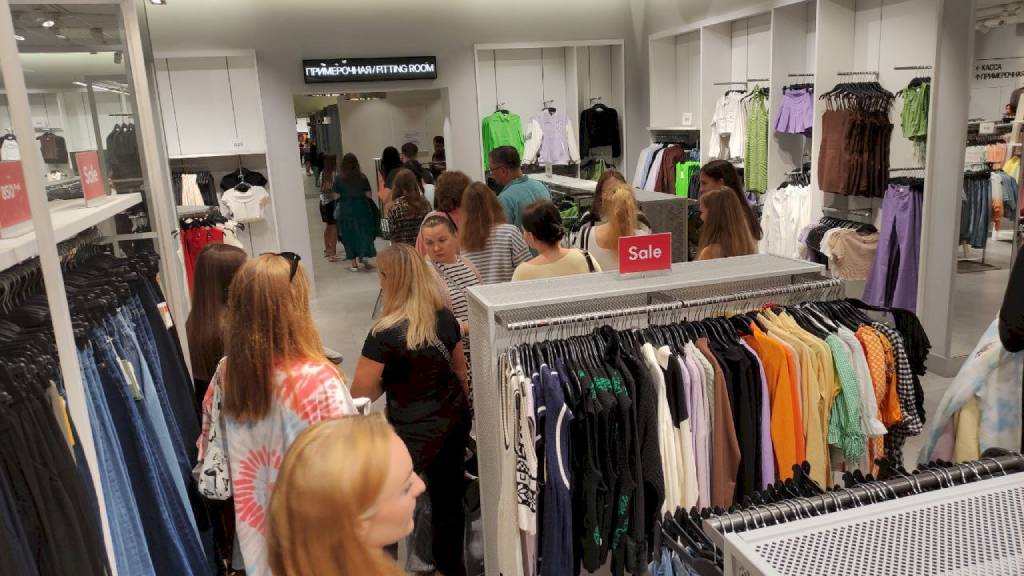 В Барнауле возобновил работу еще один магазин H&M Фото №2