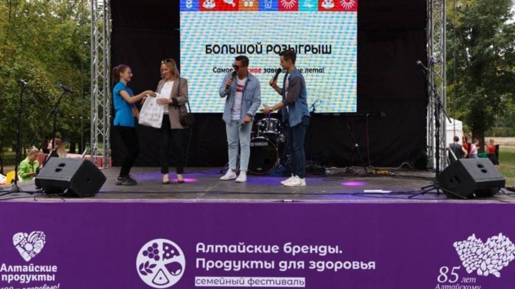 Виктор Томенко принял участие в открытии гастрономического фестиваля «Алтайские бренды. Продукты для здоровья» Фото №3