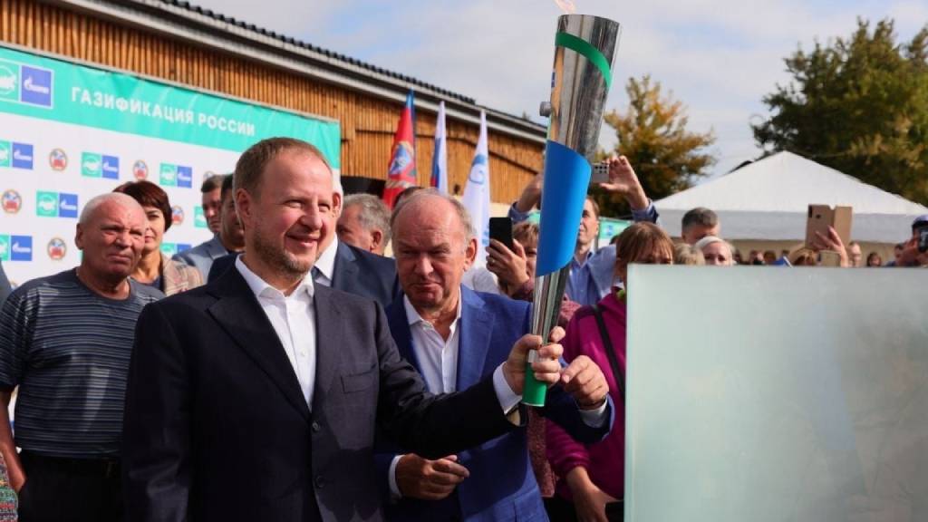 Виктор Томенко принял участие в церемонии ввода в эксплуатацию газопровода в Ребрихинском районе Фото №1