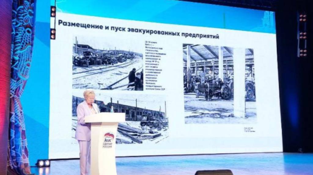 В столице Алтайского края прошла презентация книги «Барнаул – город трудовой доблести» Фото №1