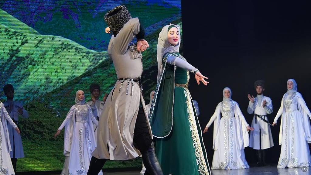 В Барнауле выступил чеченский ансамбль «Вайнах» Фото №1