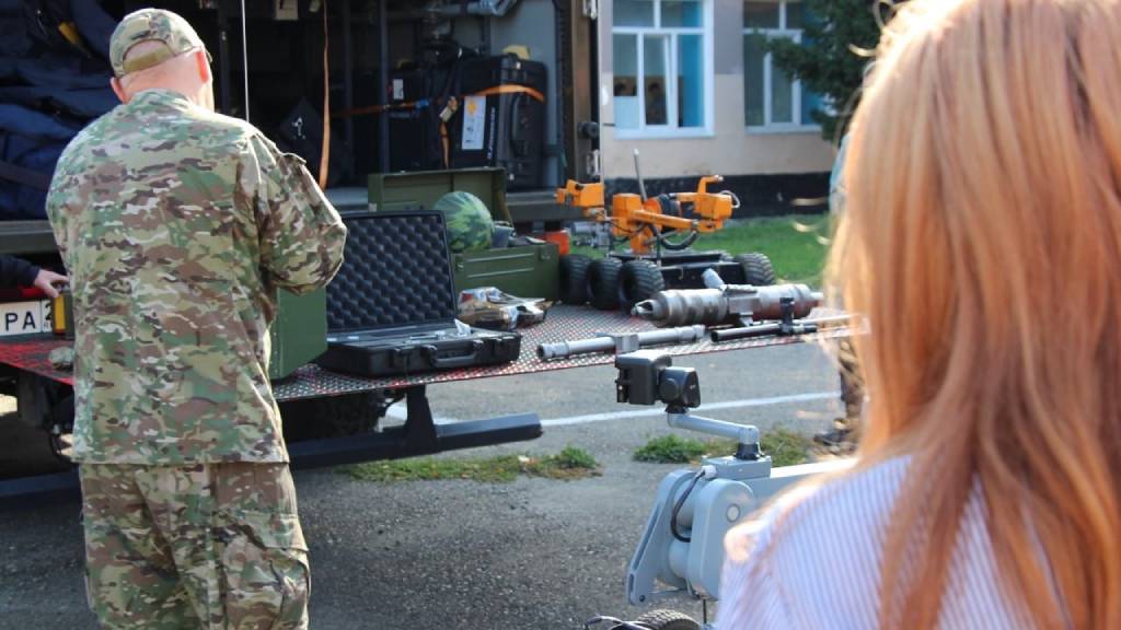 Взрывотехники из Алтайского края рассказали учащимися одного из колледжей об особенностях своей службы Фото №3