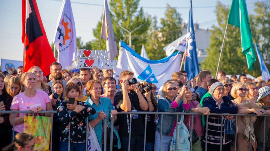 В Барнауле прошел Парад студентов-первокурсников Фото №4