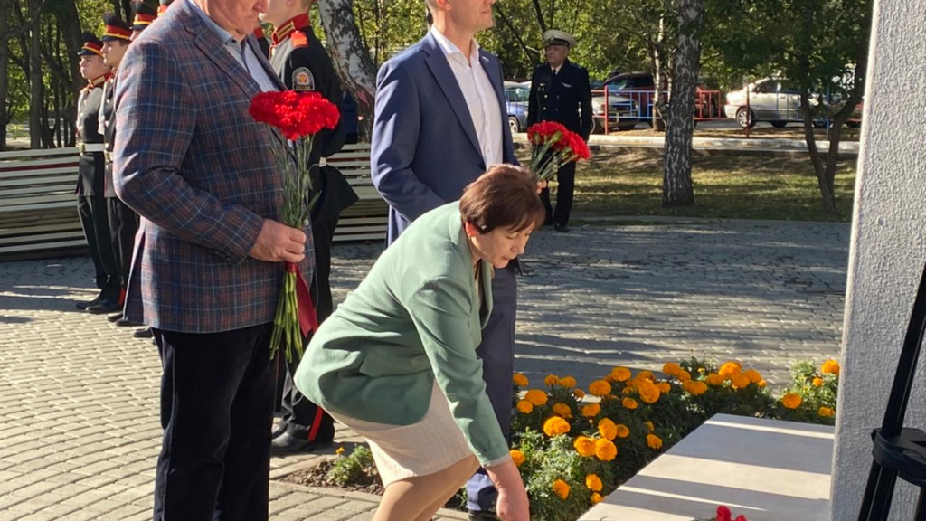 В Барнауле возложили цветы в годовщину с начала блокады Ленинграда Фото №2