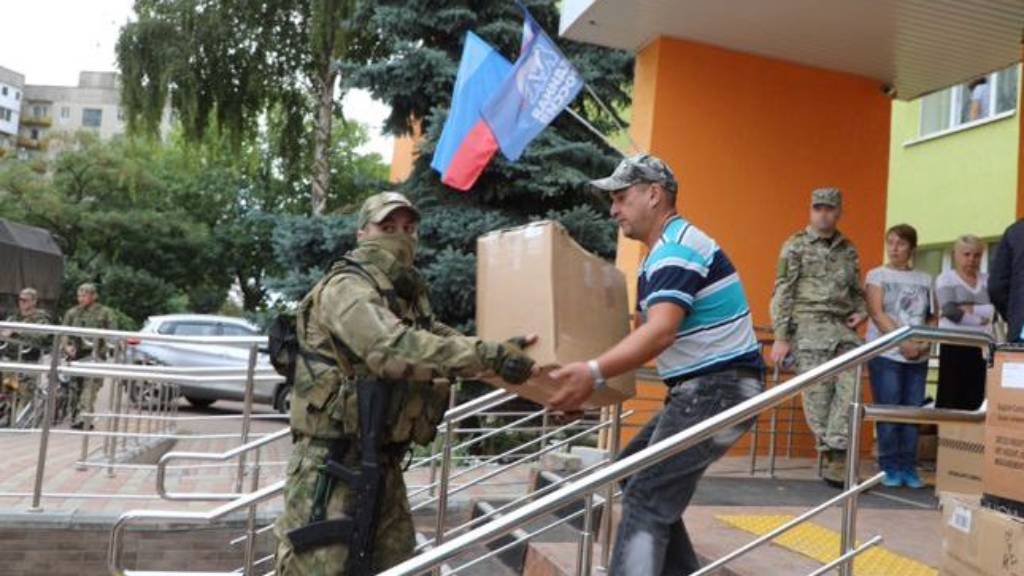 Росгвардейцы доставили в ЛНР груз гуманитарной помощи из Алтайского края Фото №1