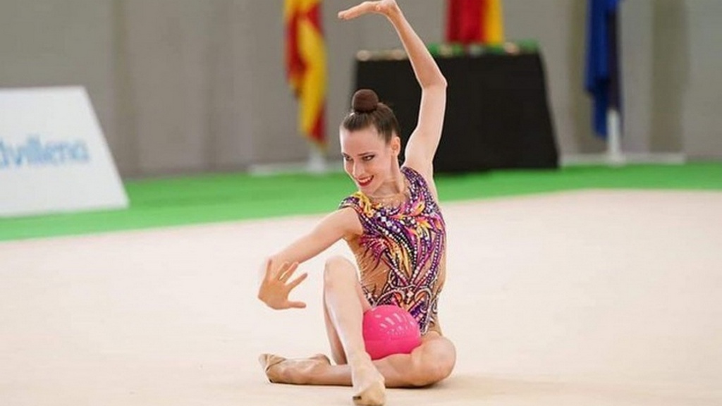 Воспитанница СШ «Жемчужина Алтая» Дарья Варфоломеева выиграла чемпионат мира по художественной гимнастике Фото №1