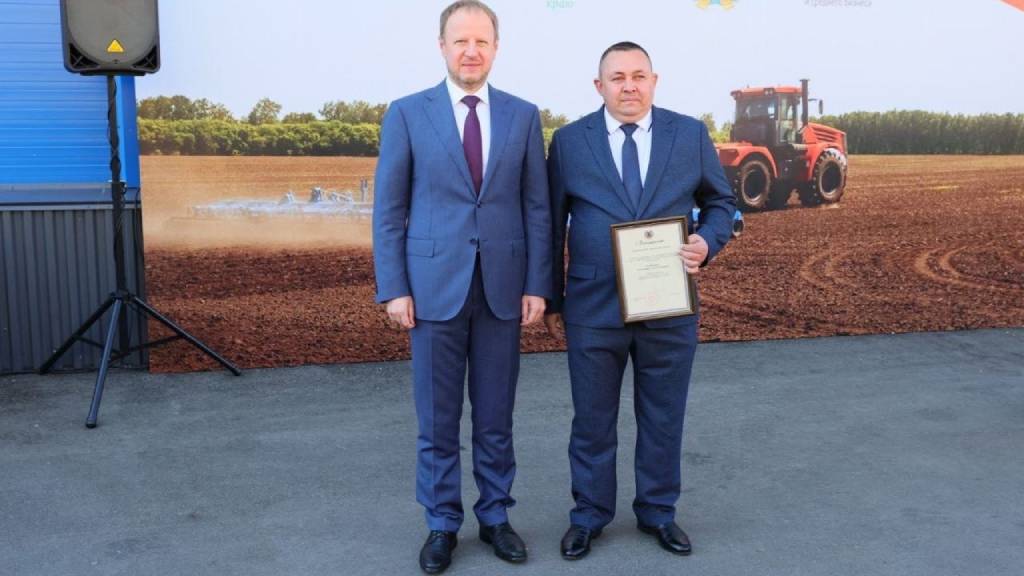 Виктор Томенко вручил награды Алтайского края жителям Рубцовска Фото №3