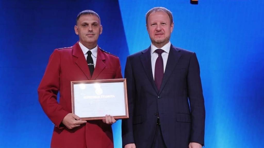 Виктор Томенко вручил награды Алтайского края сотрудникам Роспотребнадзора Фото №1