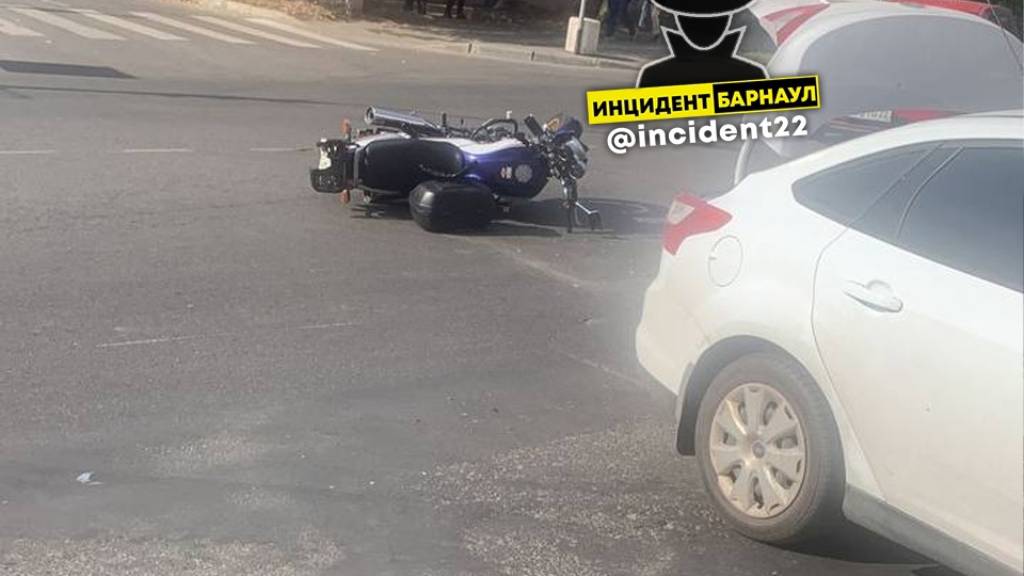 ДТП с мотоциклистом произошло в Барнауле Фото №2