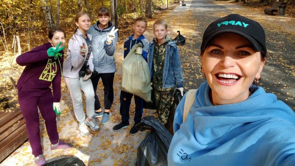 В барнаульском парке «Юбилейном» прошел субботник Фото №2
