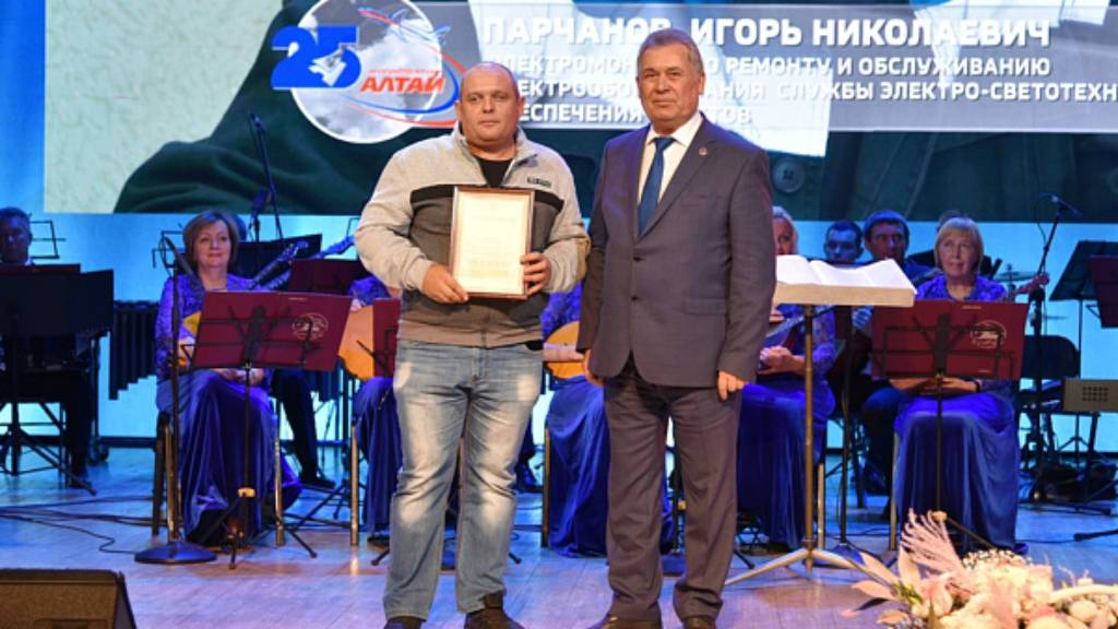 Александр Романенко: «Невозможно представить жизнь края без регулярных авиаперевозок, без его главной воздушной гавани – Барнаульского аэропорта» Фото №2