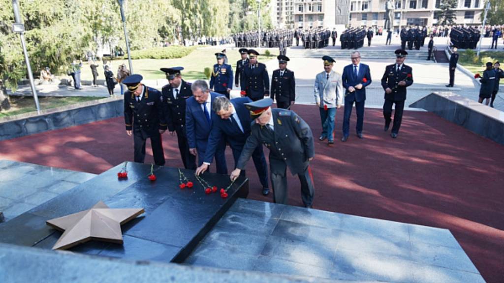 Курсанты БЮИ приняли присягу на пл. Победы в Барнауле Фото №4