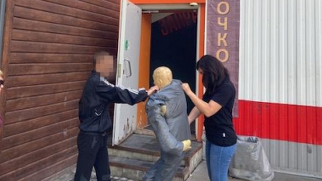 В Барнауле подросток затеял смертельную драку возле бара Фото №1