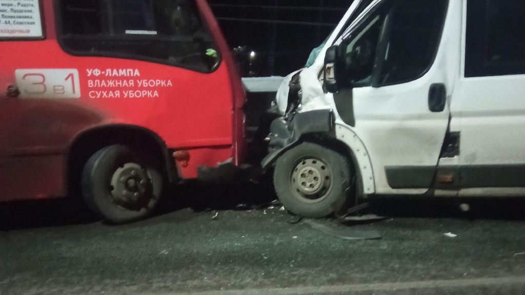 Рядом со Старым мостом в Барнауле из-за массового ДТП скопилась многокилометровая пробка Фото №3