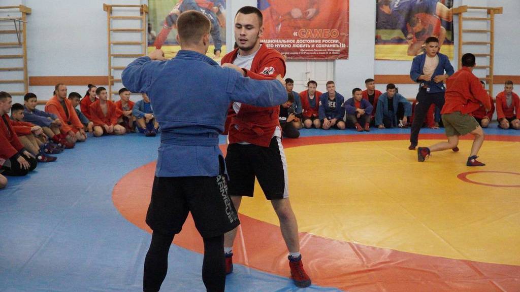 Открытые тренировки по самбо в рамках партпроекта «Единой России» прошли в Алтайском крае Фото №1